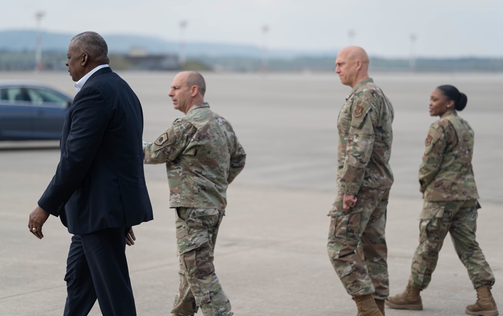 Secretary of Defense visits Ramstein