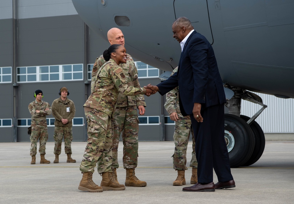Secretary of Defense visits Ramstein