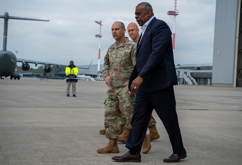 Secretary of Defense visits Ramstein