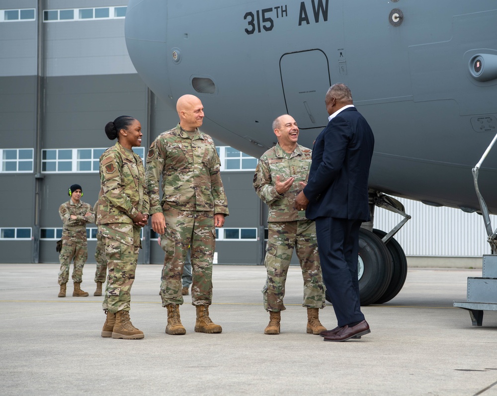 Secretary of Defense visits Ramstein