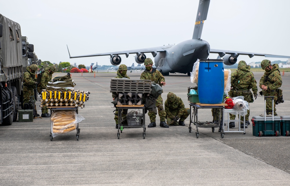 JGSDF personnel conduct joint CBRN study with Yokota Airmen