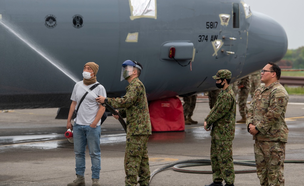 JGSDF personnel conduct joint CBRN study with Yokota Airmen