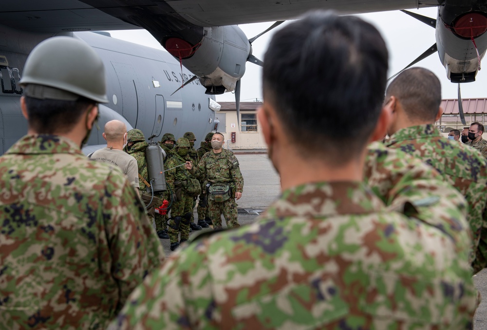 JGSDF personnel conduct joint CBRN study with Yokota Airmen