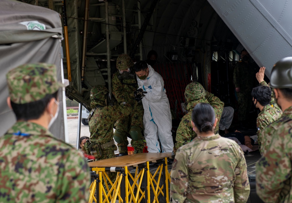 JGSDF personnel conduct joint CBRN study with Yokota Airmen