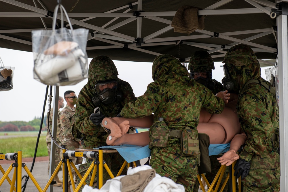 JGSDF personnel conduct joint CBRN study with Yokota Airmen