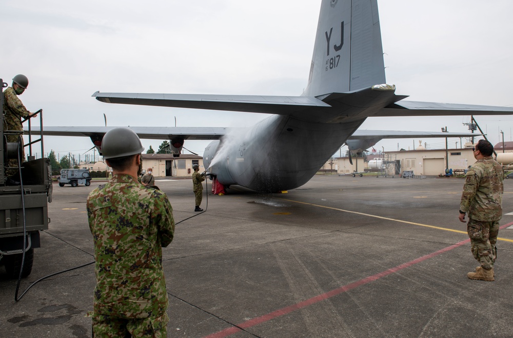 JGSDF personnel conduct joint CBRN study with Yokota Airmen