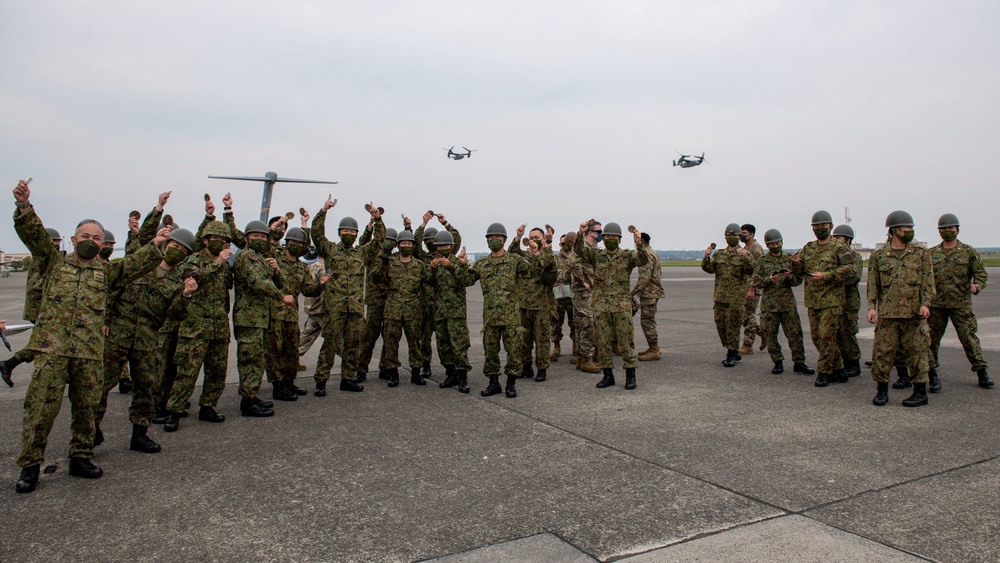 JGSDF personnel conduct joint CBRN study with Yokota Airmen