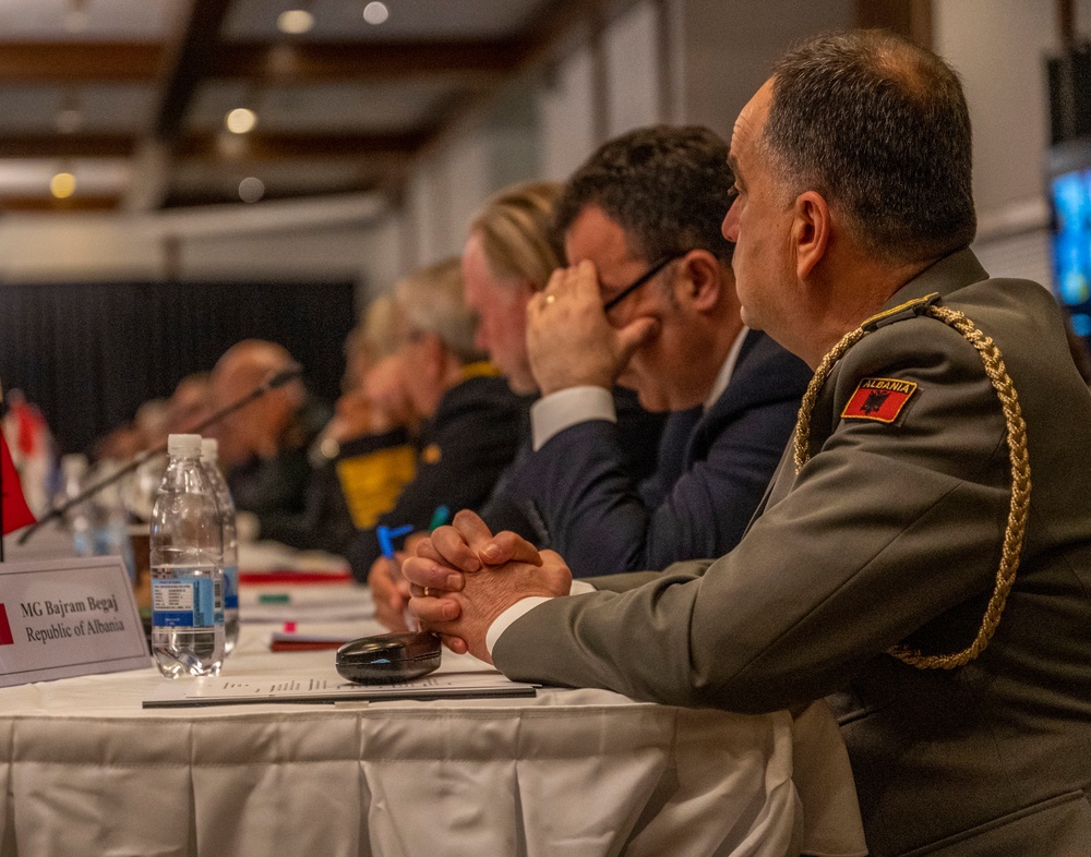 US Secretary of Defense meets with world leaders to discuss Ukraine crisis