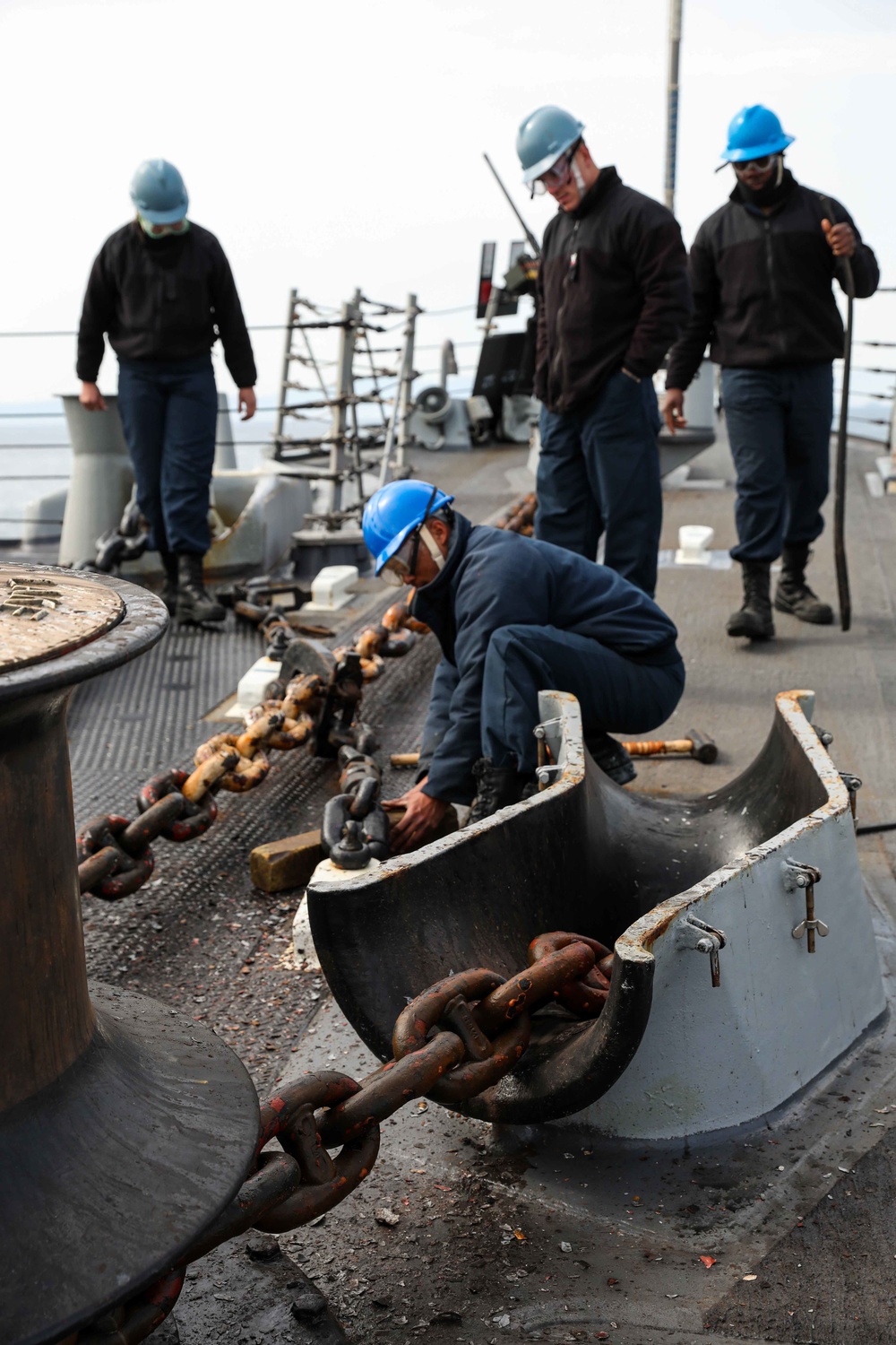 USS Ross anchors in Piraeus, Greece