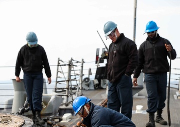 USS Ross anchors in Piraeus, Greece