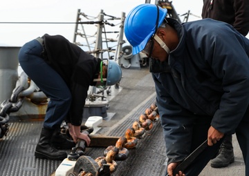 USS Ross anchors in Piraeus, Greece