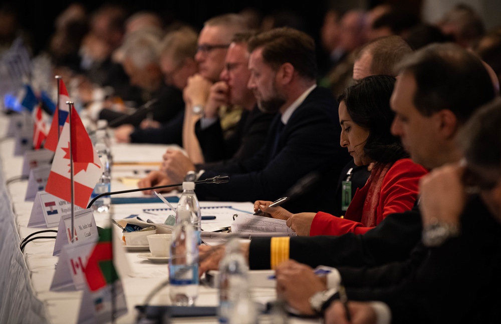 US Secretary of Defense meets with world leaders to discuss Ukraine crisis