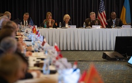 US Secretary of Defense meets with world leaders to discuss Ukraine crisis