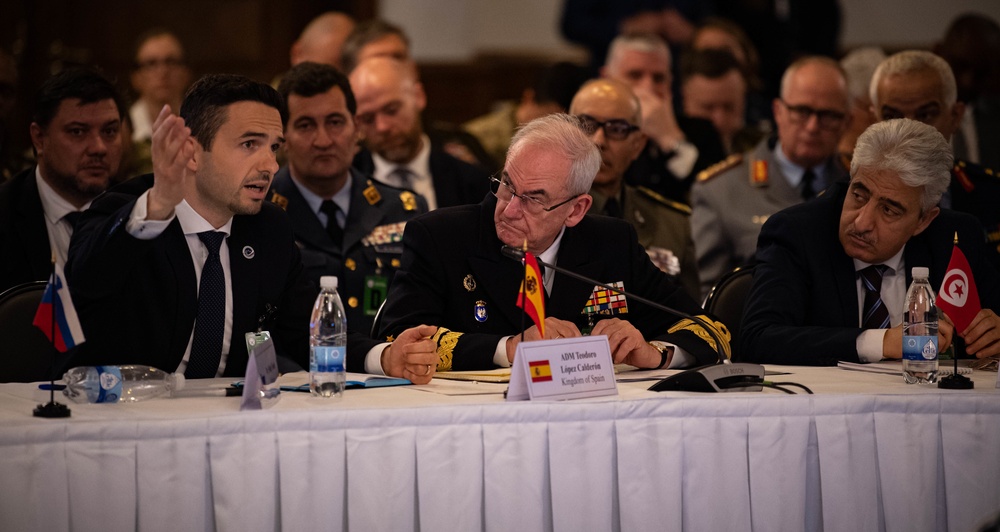 US Secretary of Defense meets with world leaders to discuss Ukraine crisis