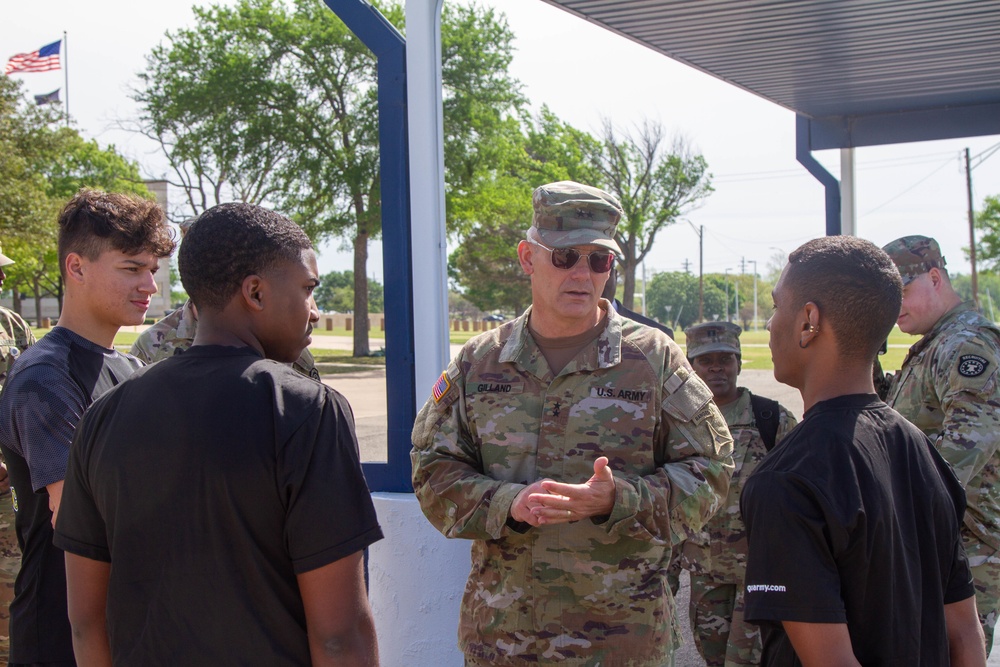 Tanks, high schoolers, fun: Fort Hood opens gates for area students