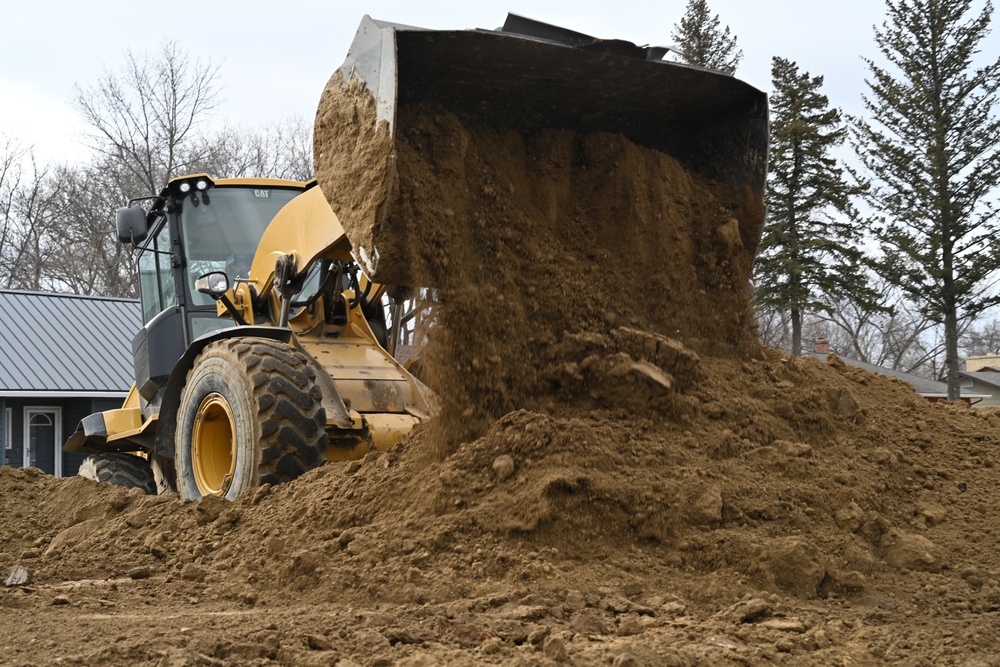 Corps of Engineers builds temporary levees in Valley City, North Dakota