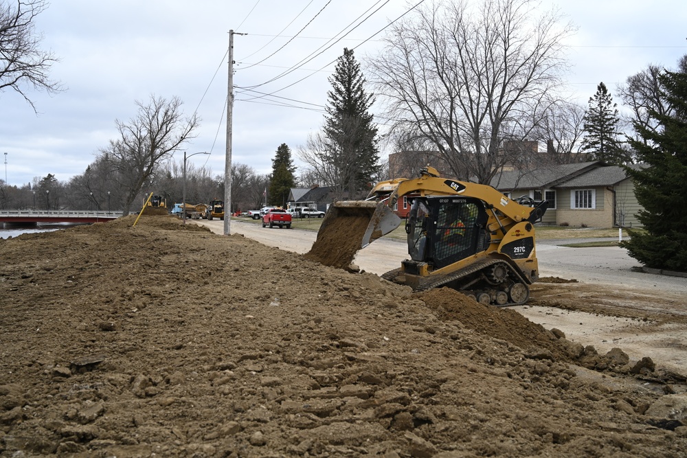 Corps of Engineers builds temporary levees in Valley City, North Dakota