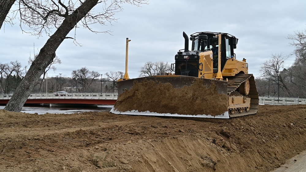 Corps of Engineers builds temporary levees in Valley City, North Dakota