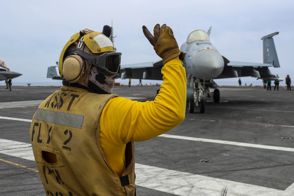 Abraham Lincoln conducts a Super Hornet demonstration