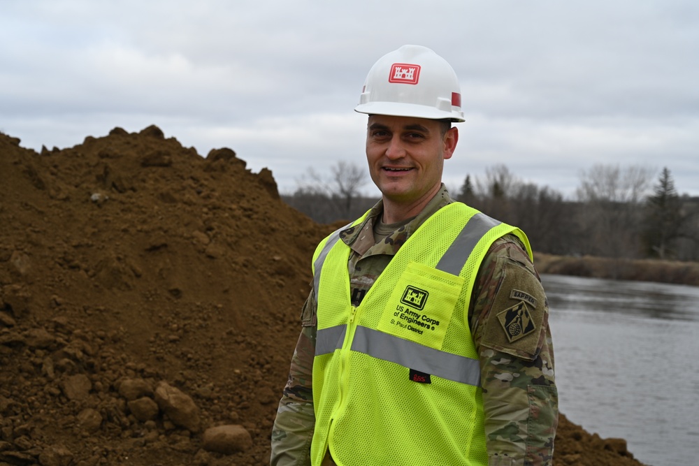 Corps of Engineers builds temporary levees in Valley City, North Dakota