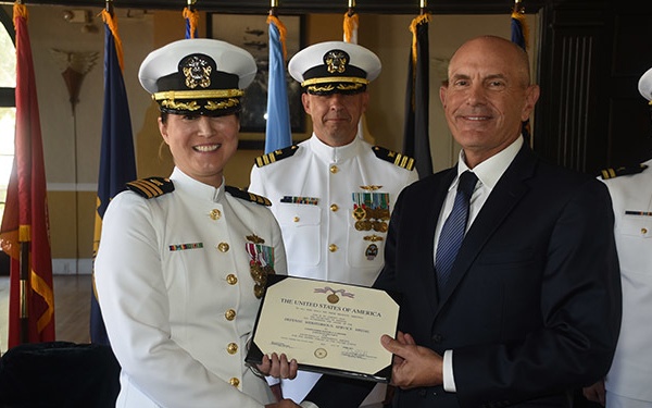 DLA Aviation at San Diego team members welcome new commander