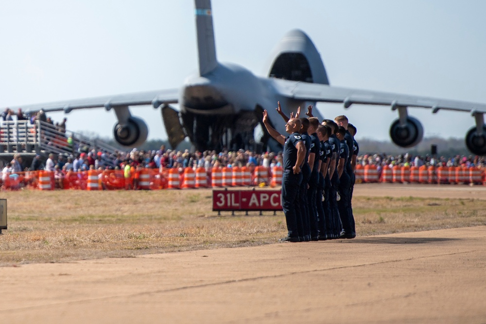 Thunderbirds soar over Columbus