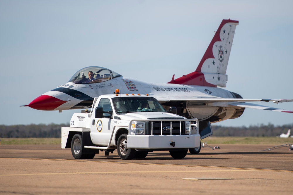 Thunderbirds soar over Columbus