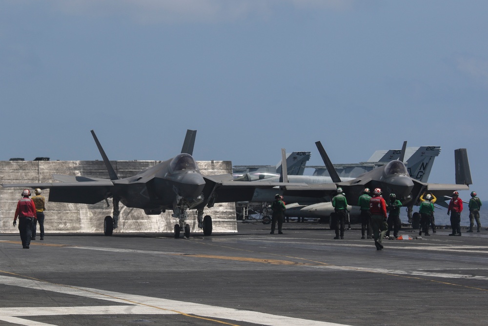Abraham Lincoln conducts flight operations