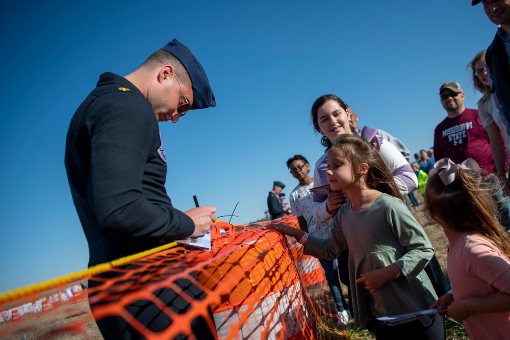 Thunderbirds soar over Columbus