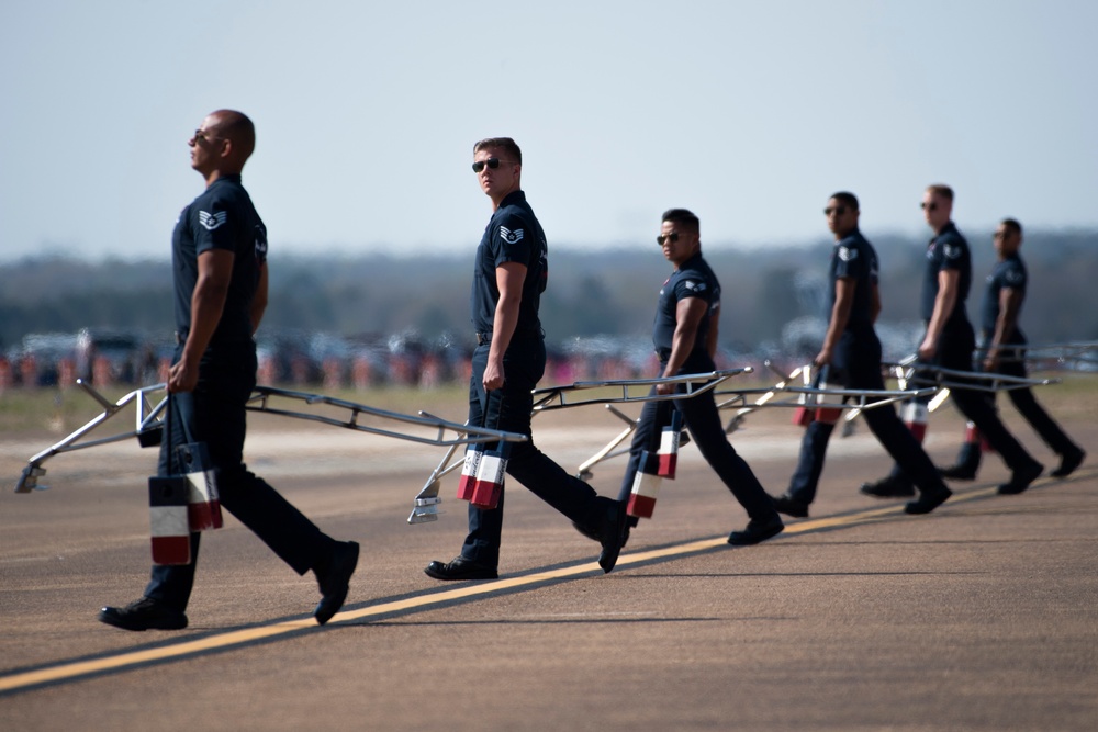 Thunderbirds soar over Columbus