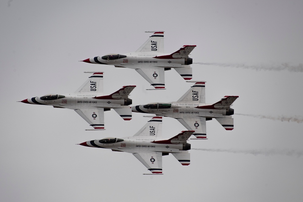 Thunderbirds shine at Shaw Air and Space Expo