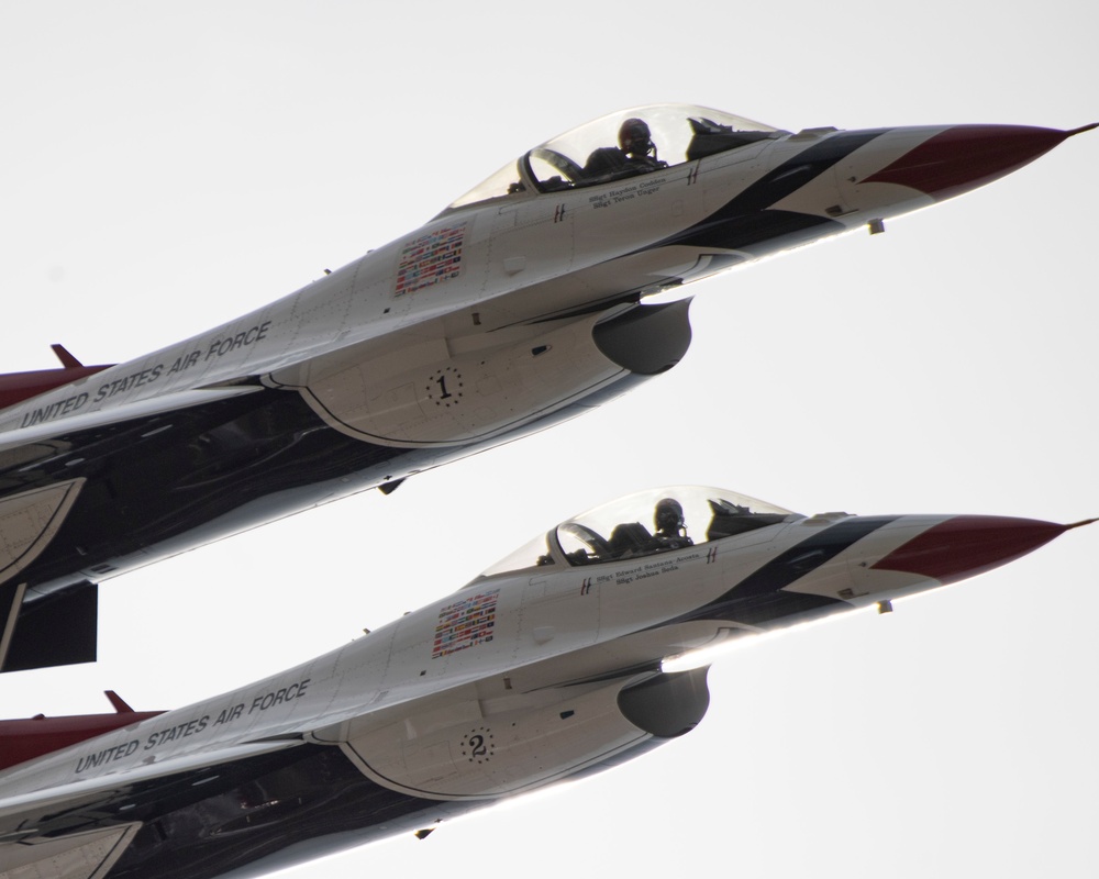 Thunderbirds shine at Shaw Air and Space Expo
