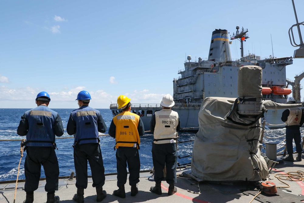 USS Ross replenishes at sea with USNS Laramie
