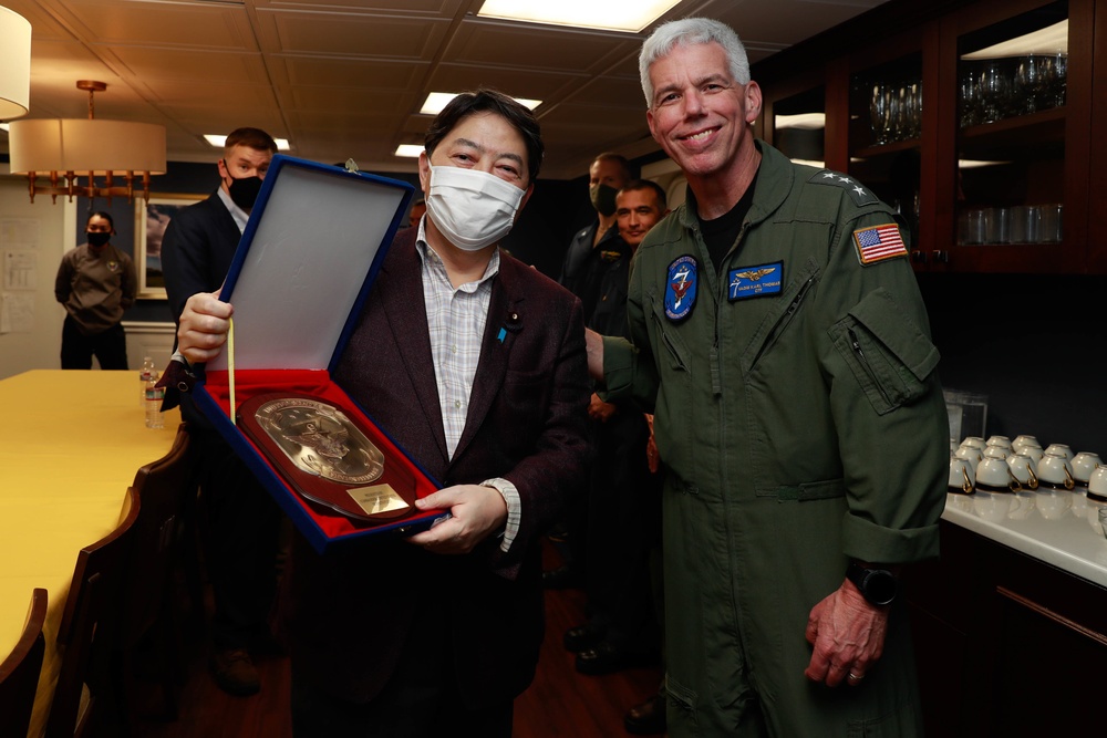 U.S. ambassador to Japan, Japanese Foreign Minister and U.S. 7th Fleet commander visit Abraham Lincoln