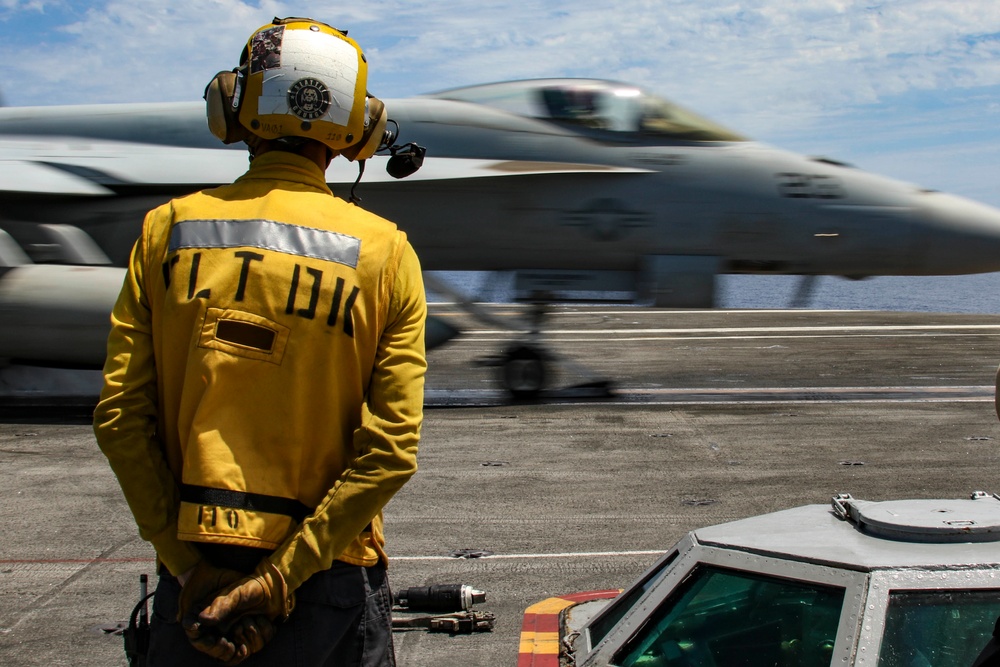 Abraham Lincoln conducts flight operations