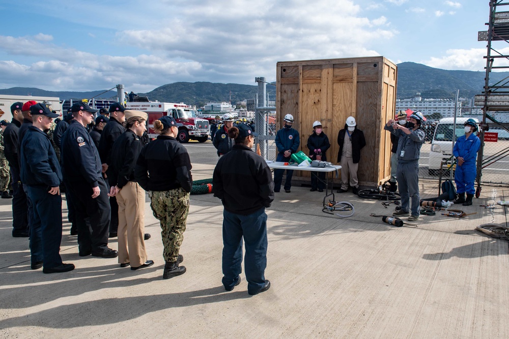 USS America (LHA 6) Sailors Conduct Firefighting Training with CFAS Fire Department