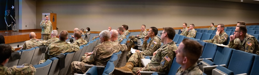 DVIDS - Images - Lt. Gen. B. Chance Saltzman Visits SpOC [Image 1 Of 2]