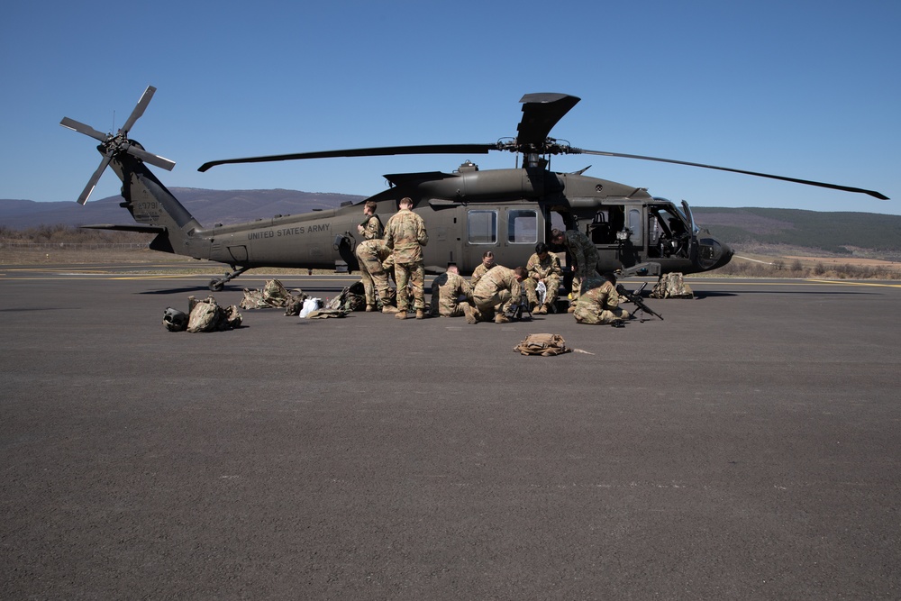 1st Air Cav conducts UH-60 aerial gunnery qualifications in Bulgaria