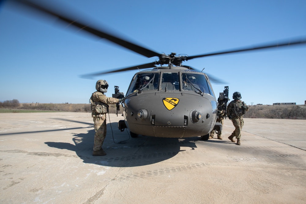 1st Air Cav conducts UH-60 aerial gunnery qualifications in Bulgaria