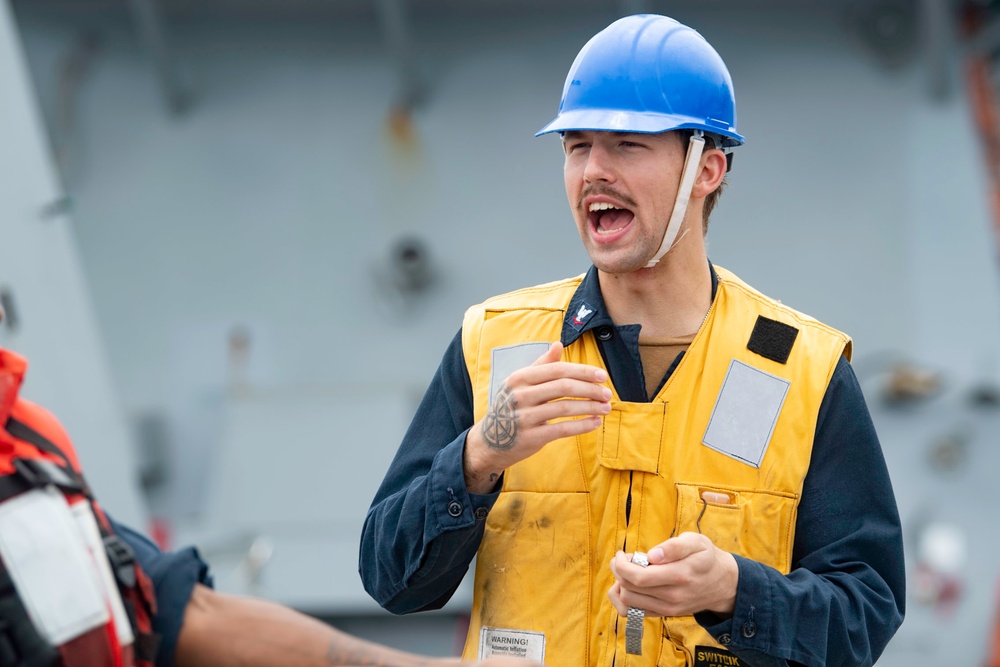 DVIDS Images Spruance Conducts RAS with USNS Tippecanoe [Image 2 of 4]