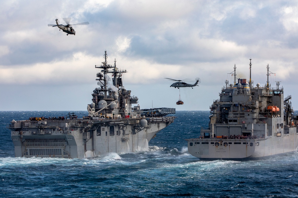 USNS Robert E. Peary, USS Kearsarge: Replenishment at Sea
