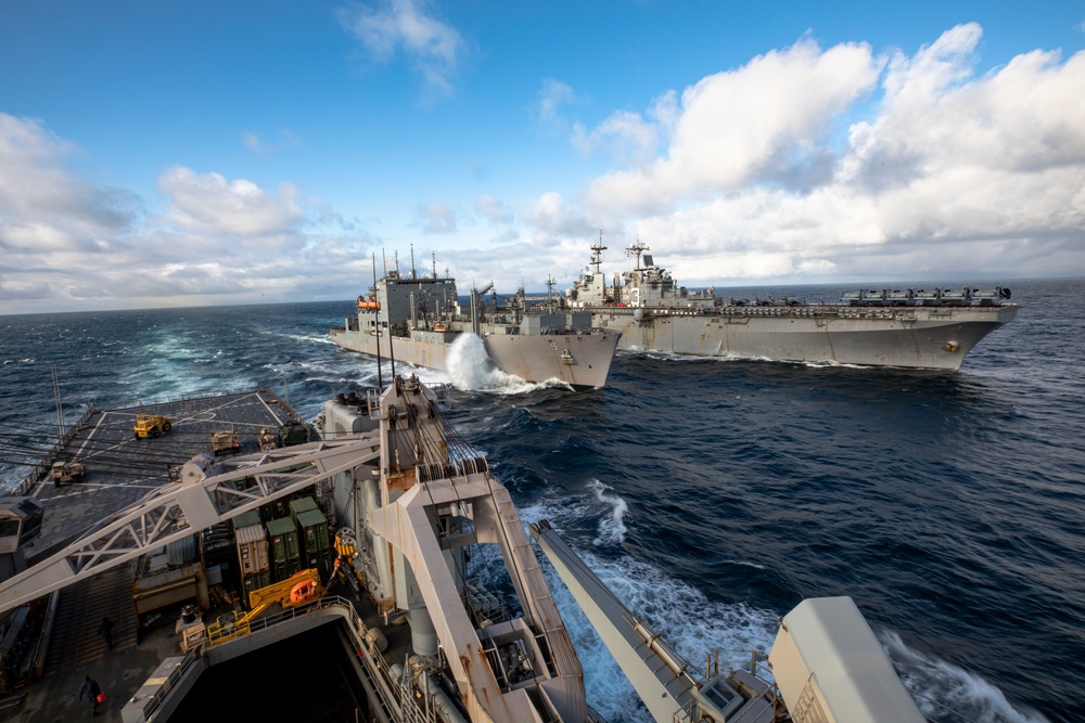 USNS Robert E. Peary, USS Kearsarge: Replenishment at Sea