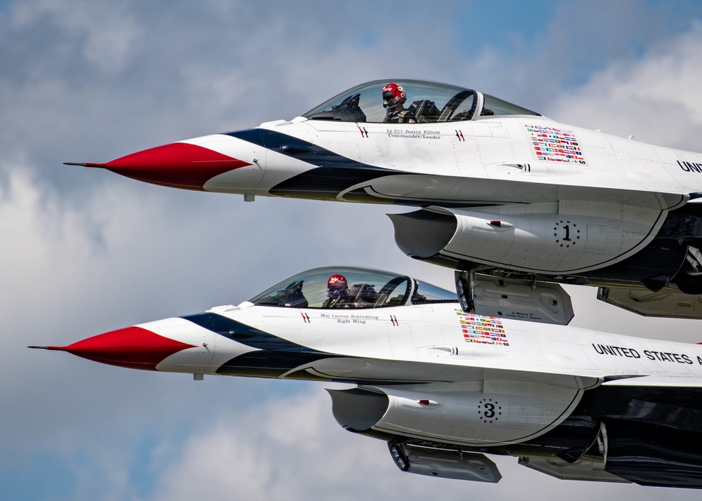 Thunderbirds Soar at Sun 'n' Fun