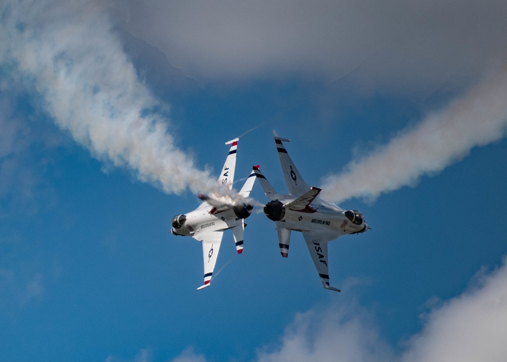 Thunderbirds Soar at Sun 'n' Fun