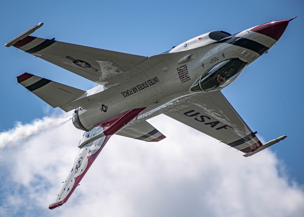 Thunderbirds Soar at Sun 'n' Fun