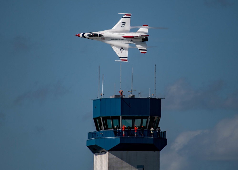 Thunderbirds Soar at Sun 'n' Fun