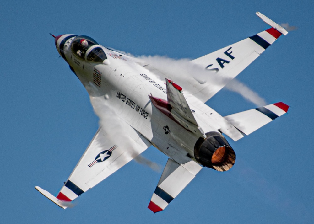 Thunderbirds Soar at Sun 'n' Fun