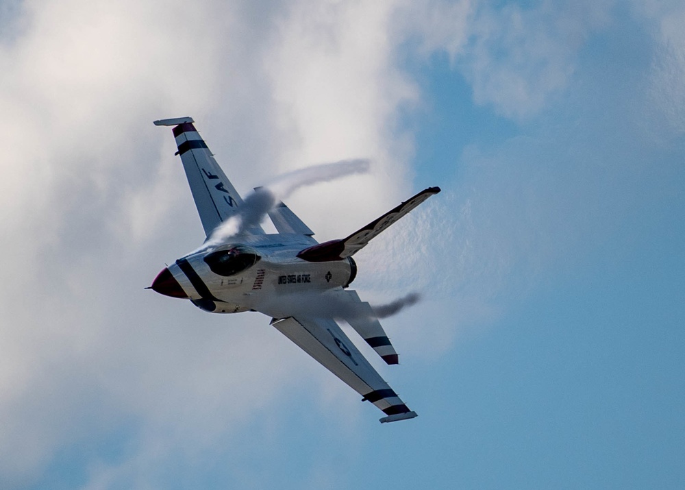 Thunderbirds Soar at Sun 'n' Fun