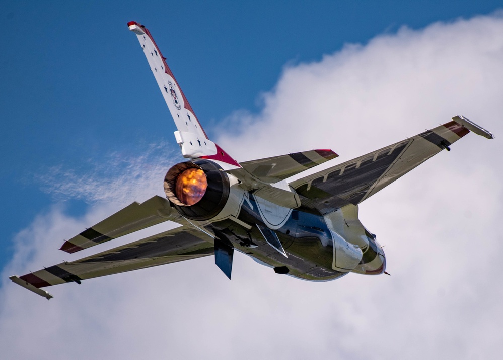 Thunderbirds Soar at Sun 'n' Fun