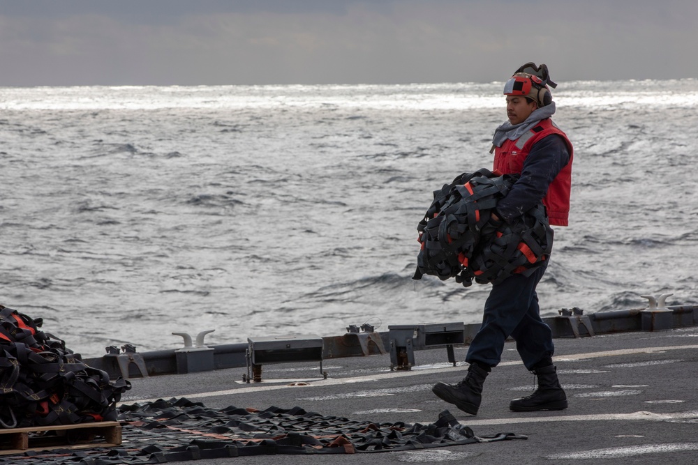 Gunston Hall: Vertical Replenishment at Sea